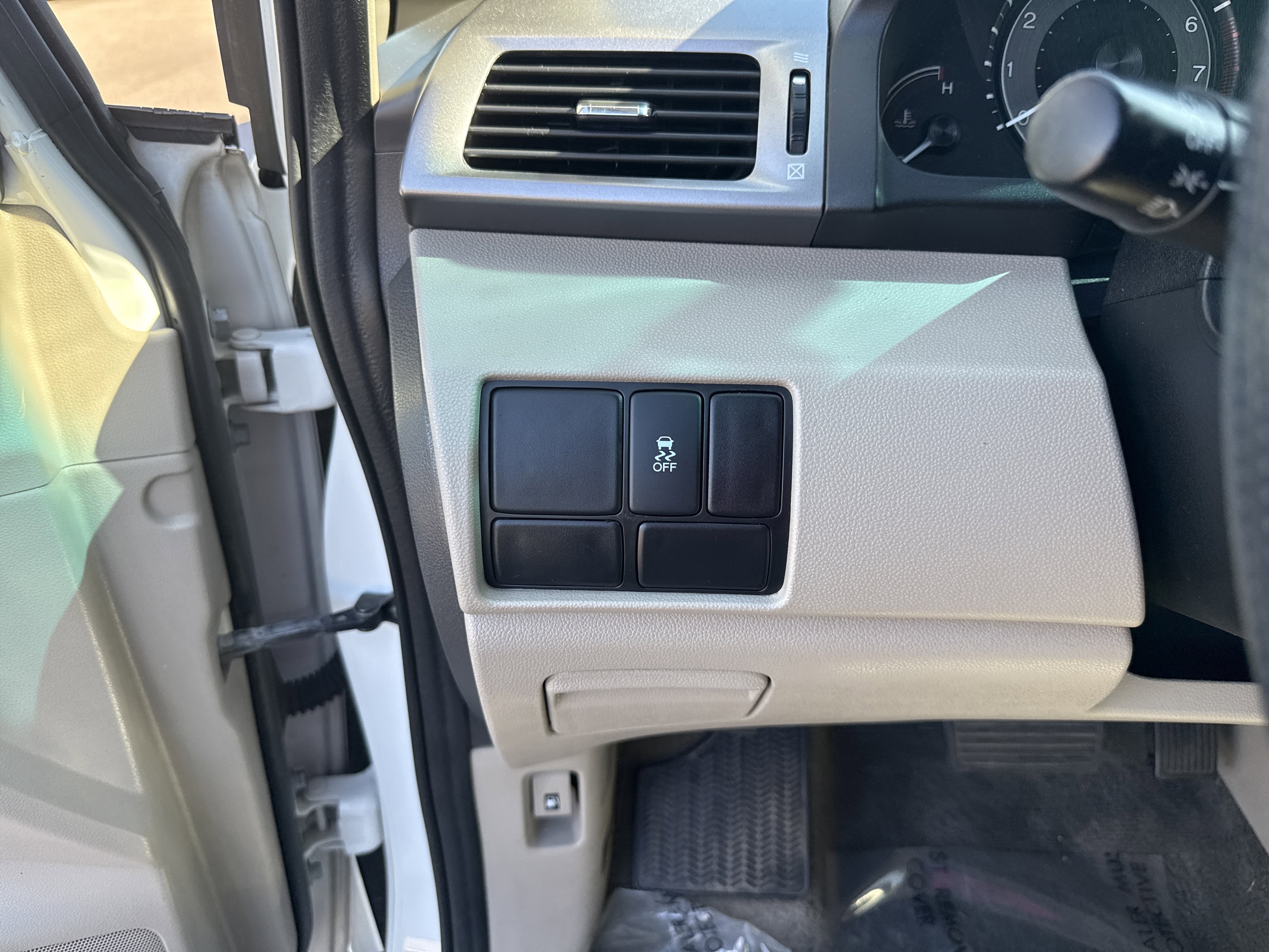 Used 2014 Honda Odyssey LX image 17