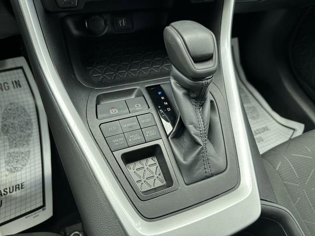 Used 2024 Toyota RAV4 XLE AWD/4WD image 22