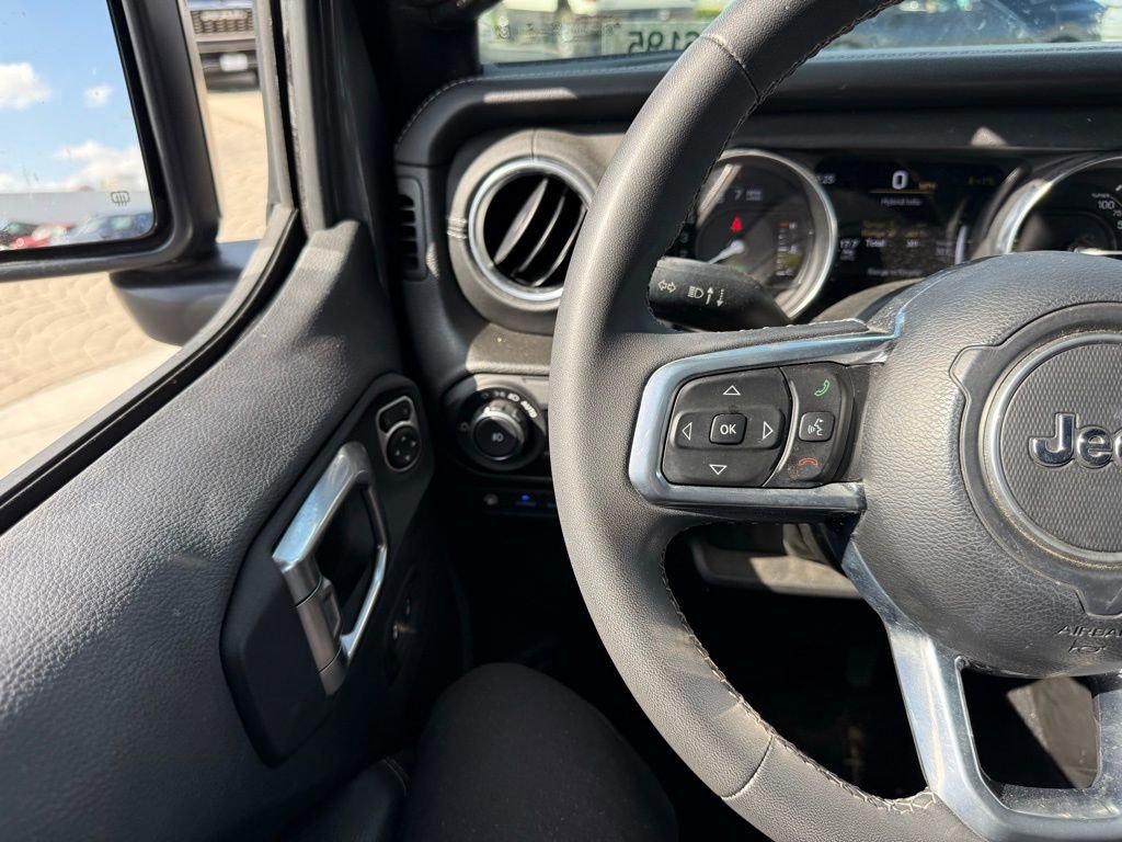 Used 2023 Jeep Wrangler Unlimited Sahara AWD/4WD image 7