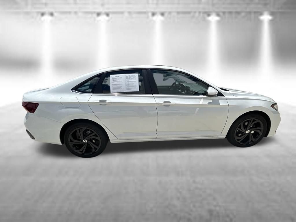 Used 2026 Volkswagen Jetta SE w/ Black Wheel Package FWD image 6