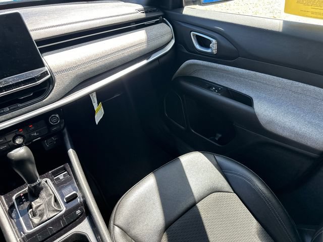 Used 2024 Jeep Compass Latitude AWD/4WD image 22