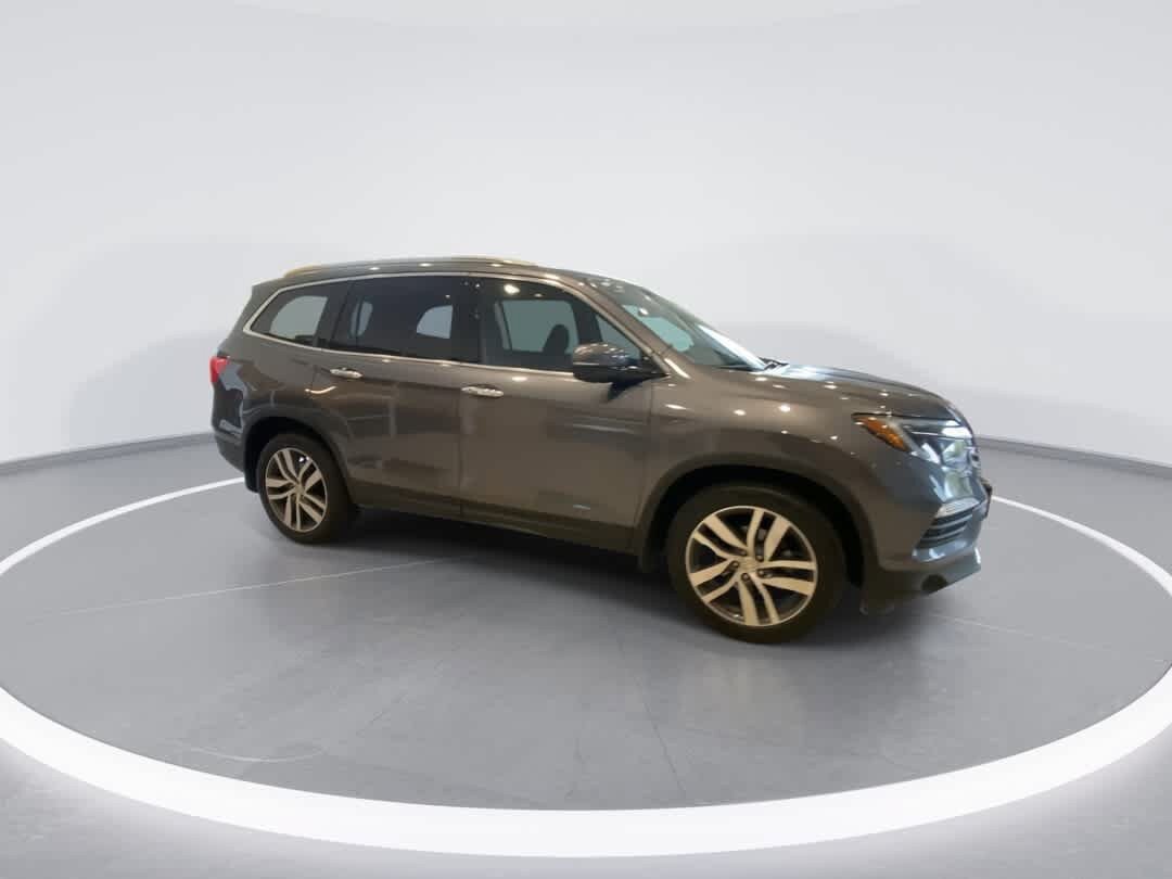 Used 2017 Honda Pilot Elite image 2