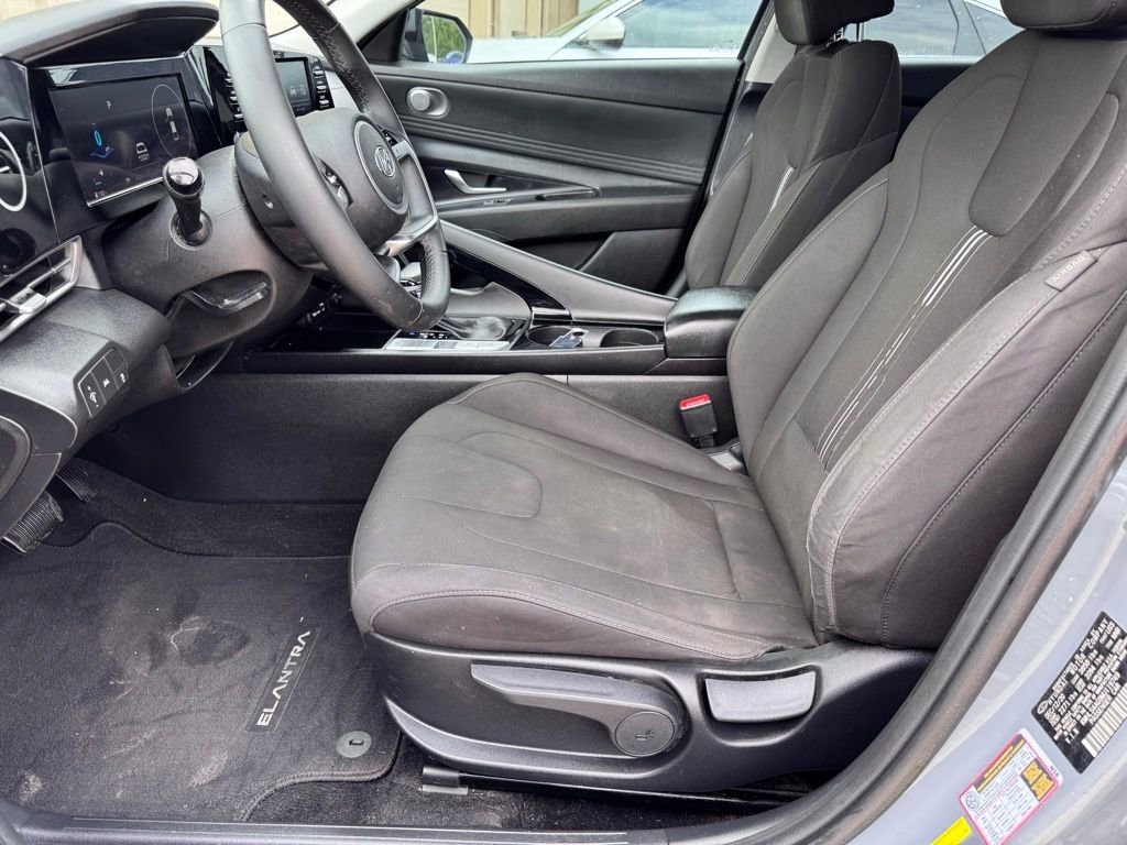 Used 2021 Hyundai Elantra SEL w/ Convenience Package FWD image 6
