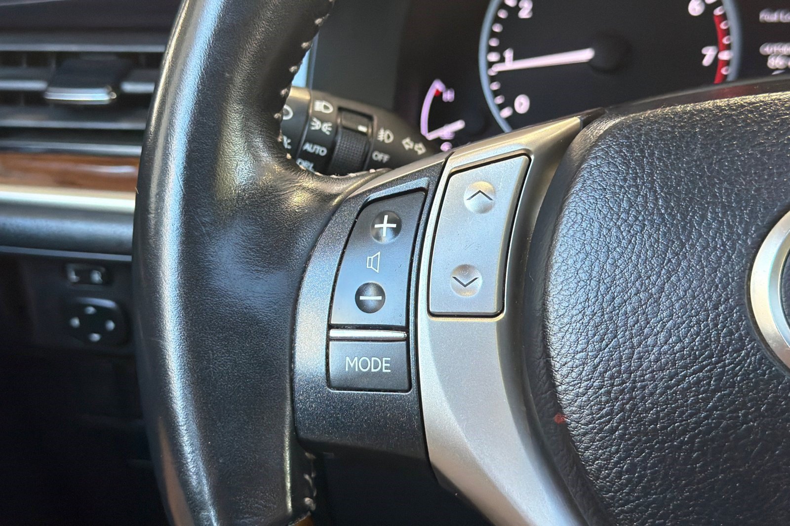 Used 2014 Lexus ES 350 w/ Premium Package FWD image 29