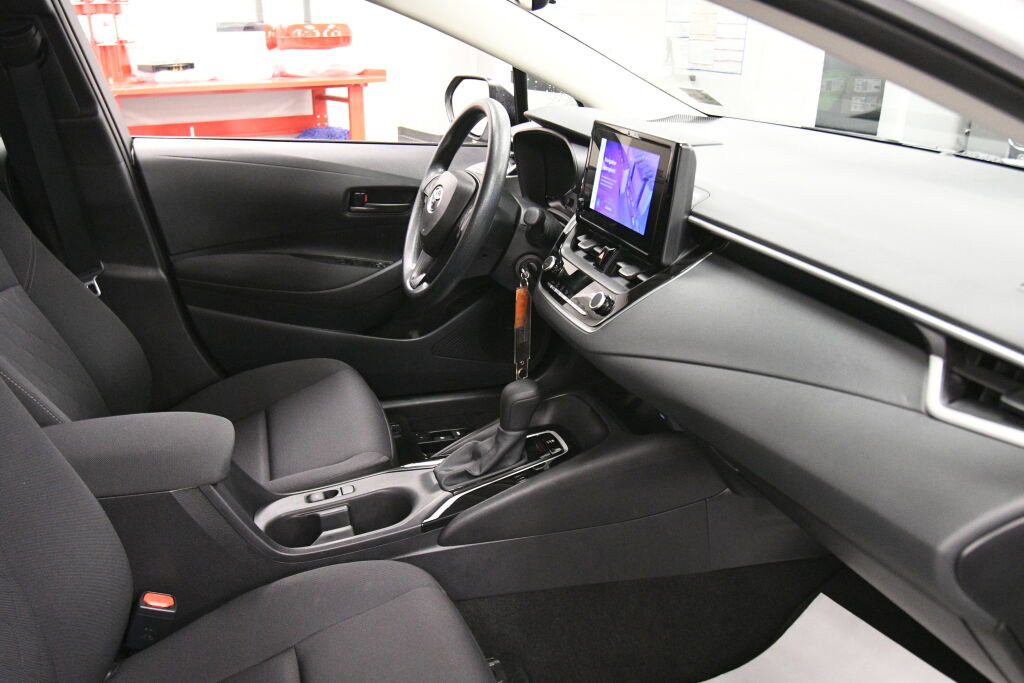Certified 2025 Toyota Corolla LE image 27