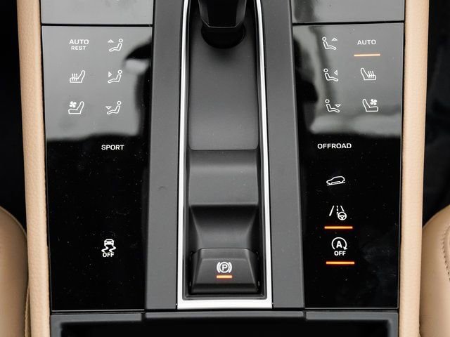 Certified 2025 Porsche Macan image 20