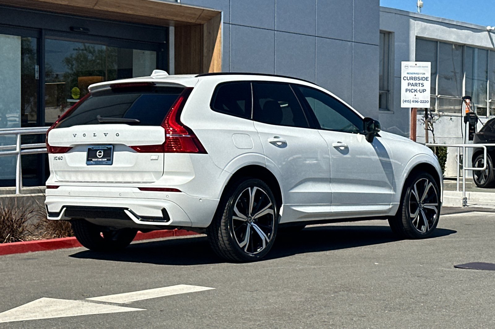 Certified 2024 Volvo XC60 T8 Ultimate w/ Protection Package Premier AWD/4WD image 2