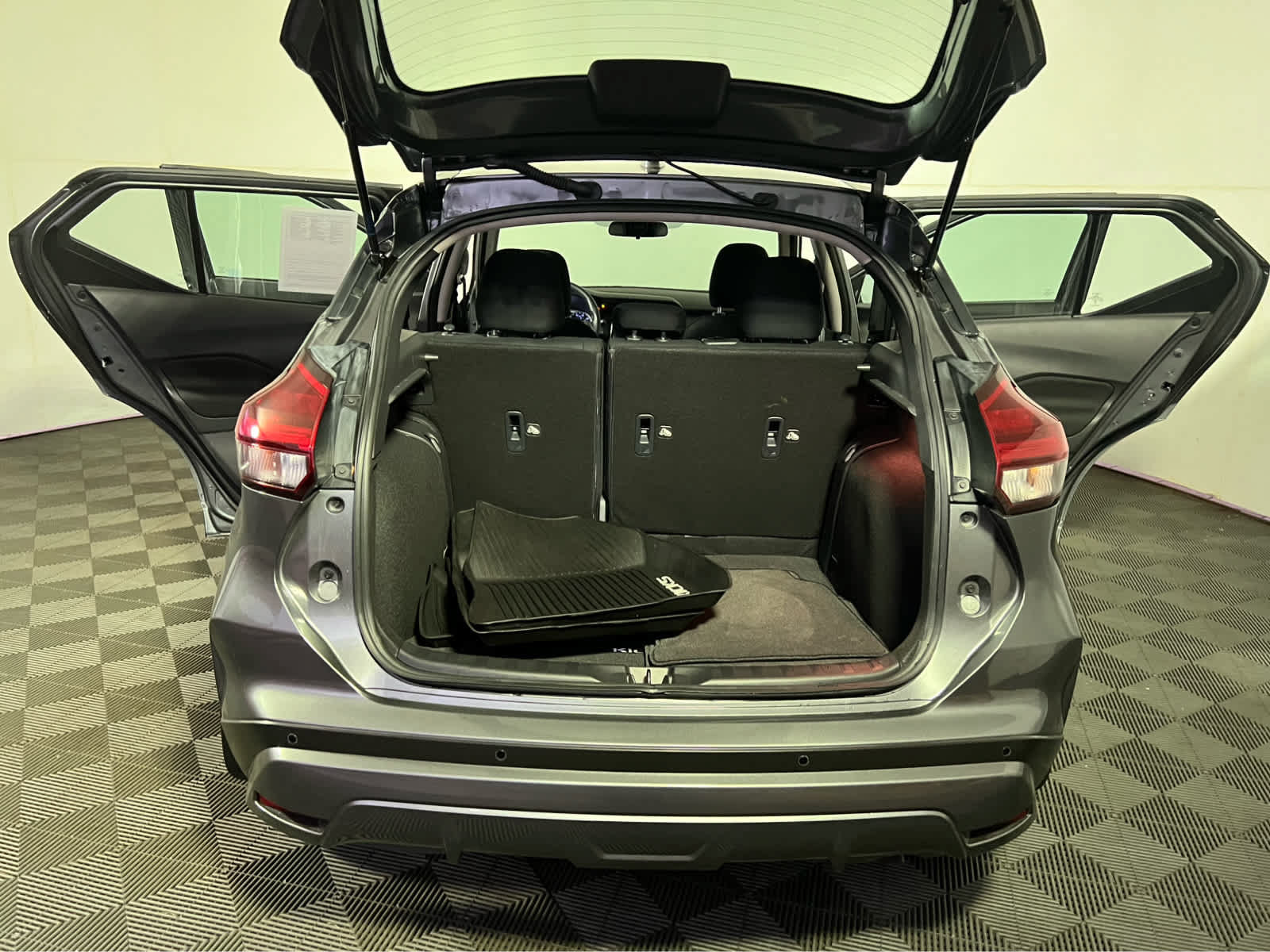 Certified 2025 Nissan Kicks Play S FWD image 25