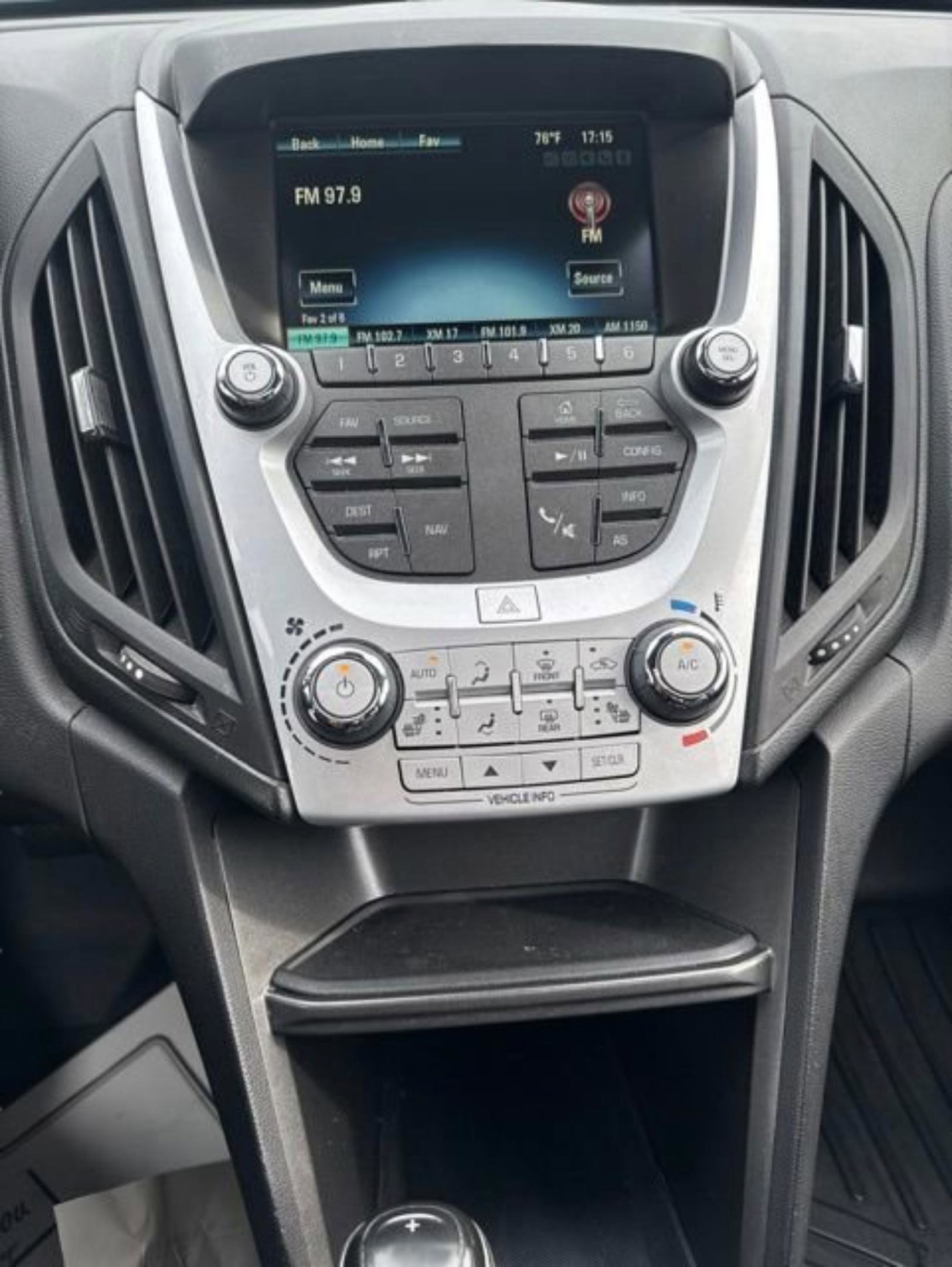 Used 2016 Chevrolet Equinox LTZ w/ Enhanced Convenience Package FWD image 10
