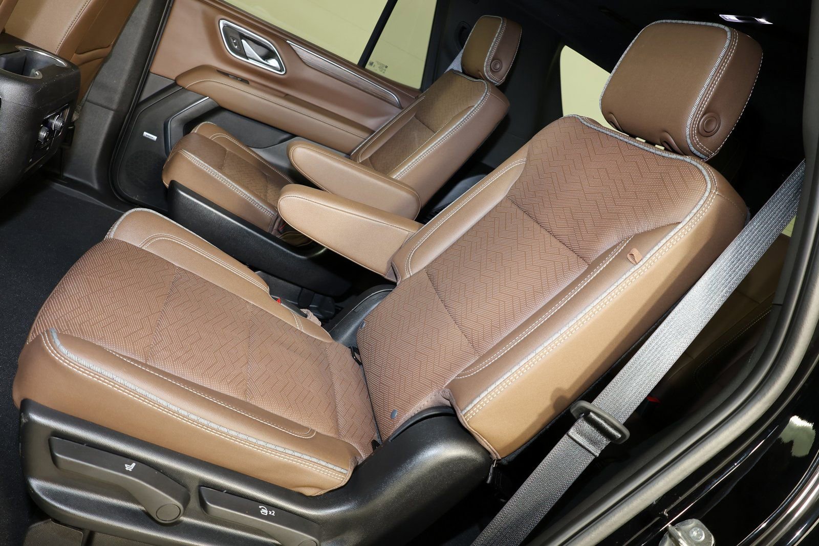 Used 2024 Chevrolet Tahoe High Country image 11