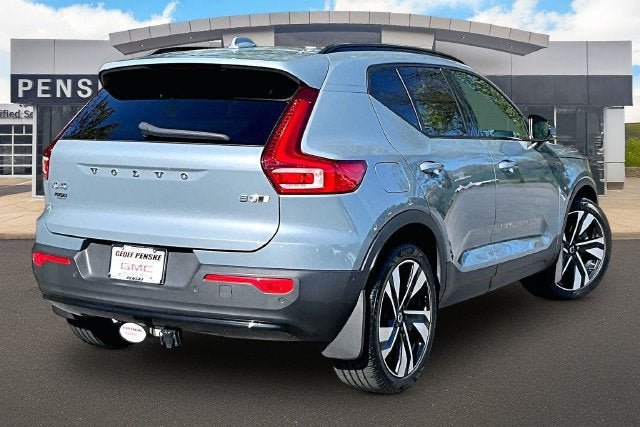 Used 2023 Volvo XC40 B5 Plus w/ Driver Assist Package AWD/4WD image 2
