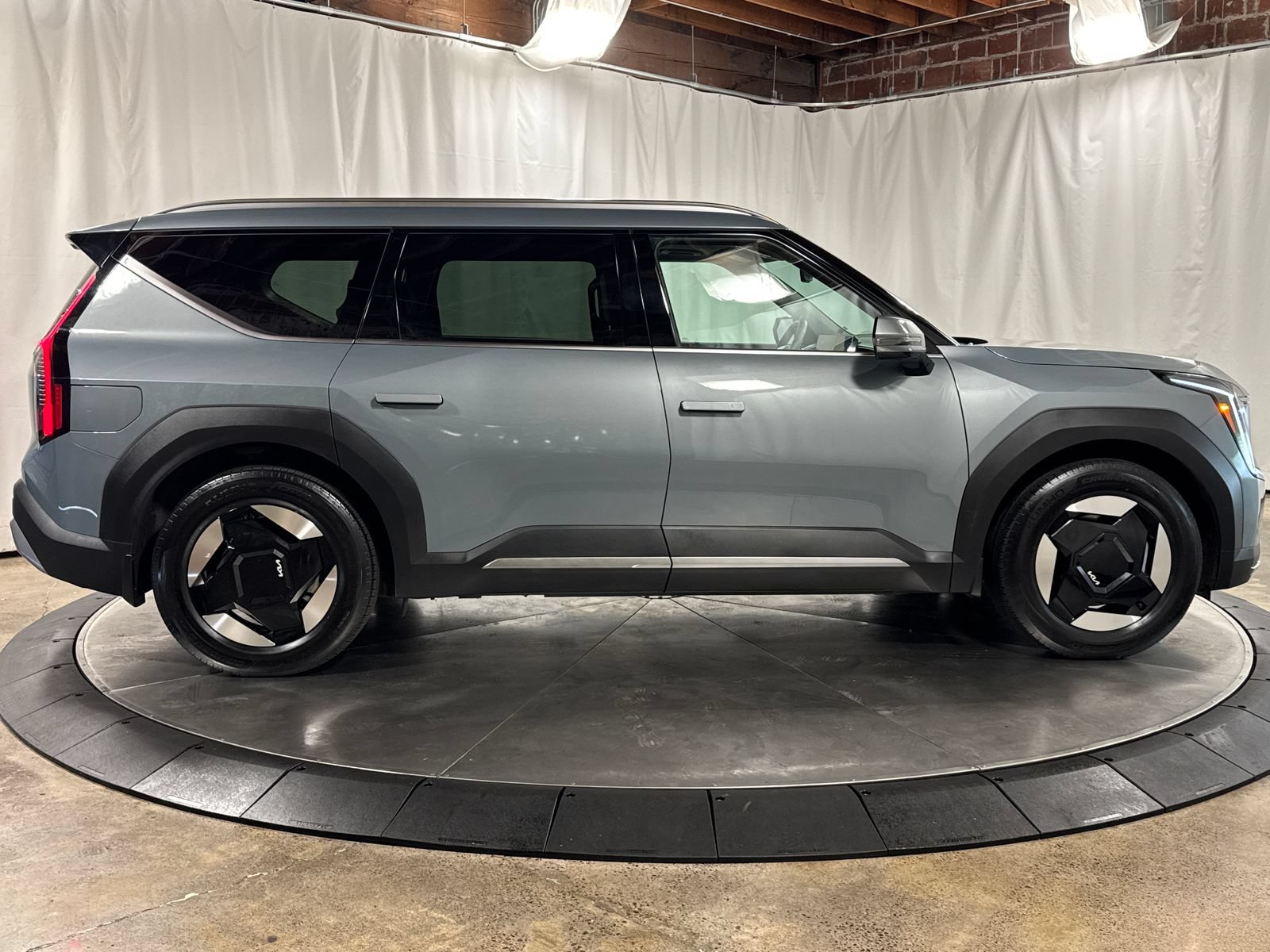 Certified 2024 Kia EV9 Wind AWD/4WD image 9