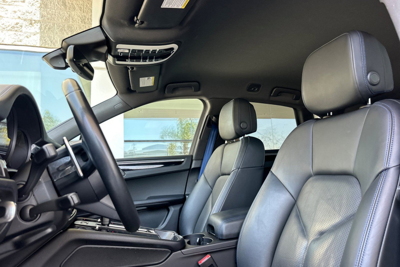 Certified 2022 Porsche Macan AWD/4WD image 5