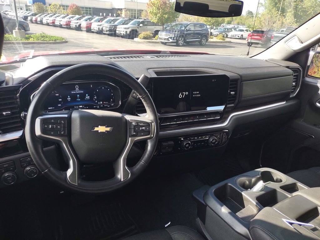 Used 2025 Chevrolet Silverado 1500 LT AWD/4WD image 8