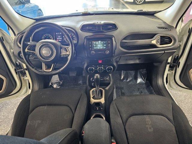 Used 2015 Jeep Renegade Latitude w/ Popular Equipment Group AWD/4WD image 10