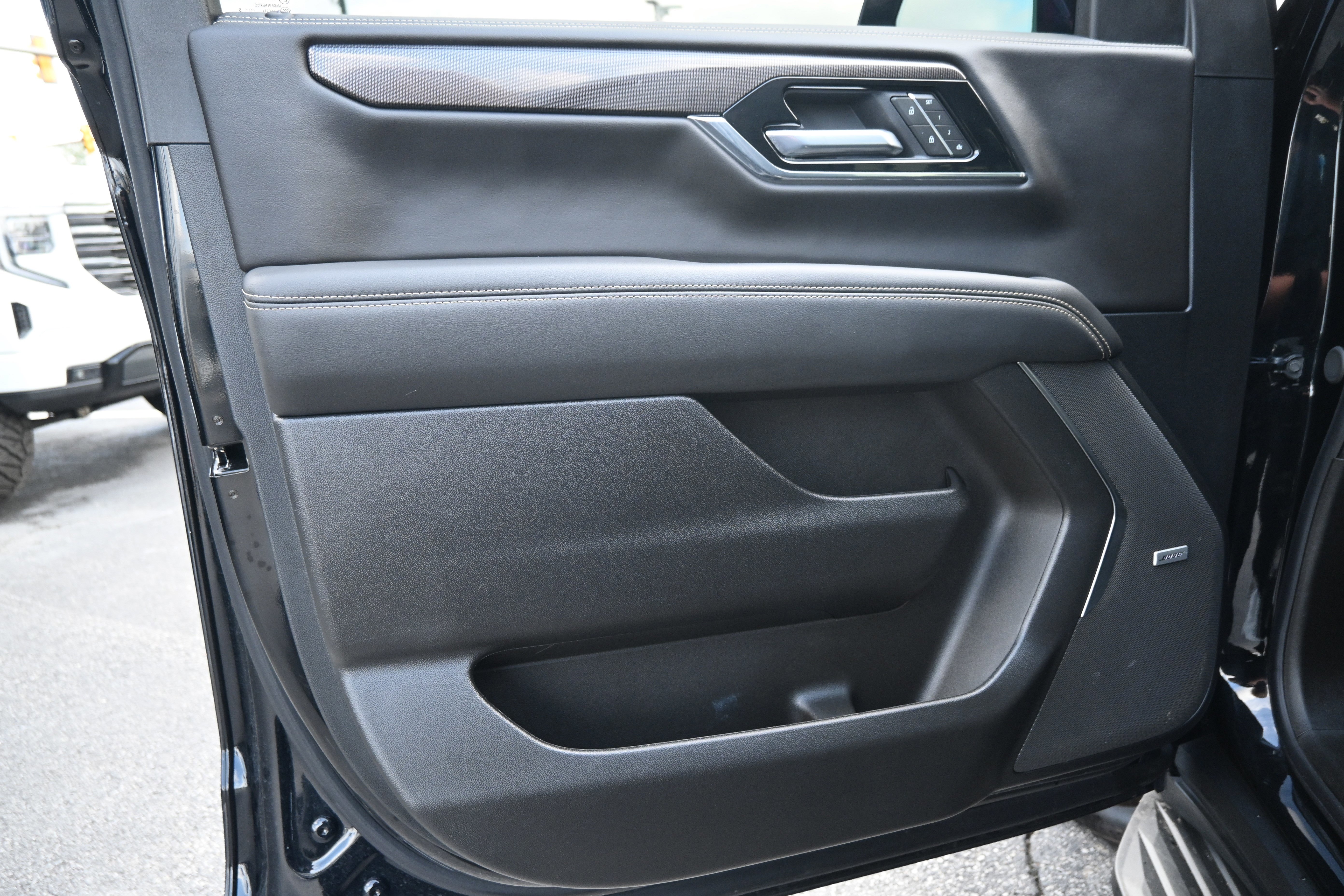 Used 2025 GMC Yukon Elevation w/ LPO, Floor Liner Package image 31