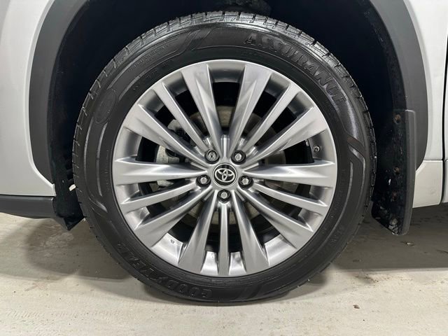 Used 2021 Toyota Highlander Platinum image 25