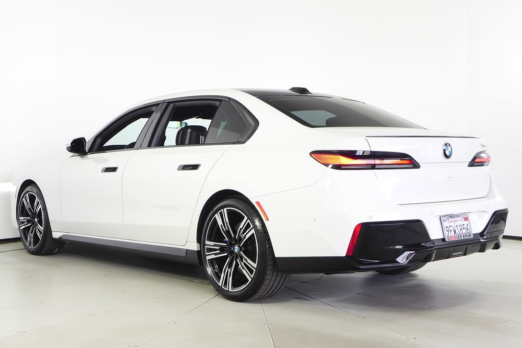 Used 2023 BMW 740i w/ Parking Assistance Package RWD image 9