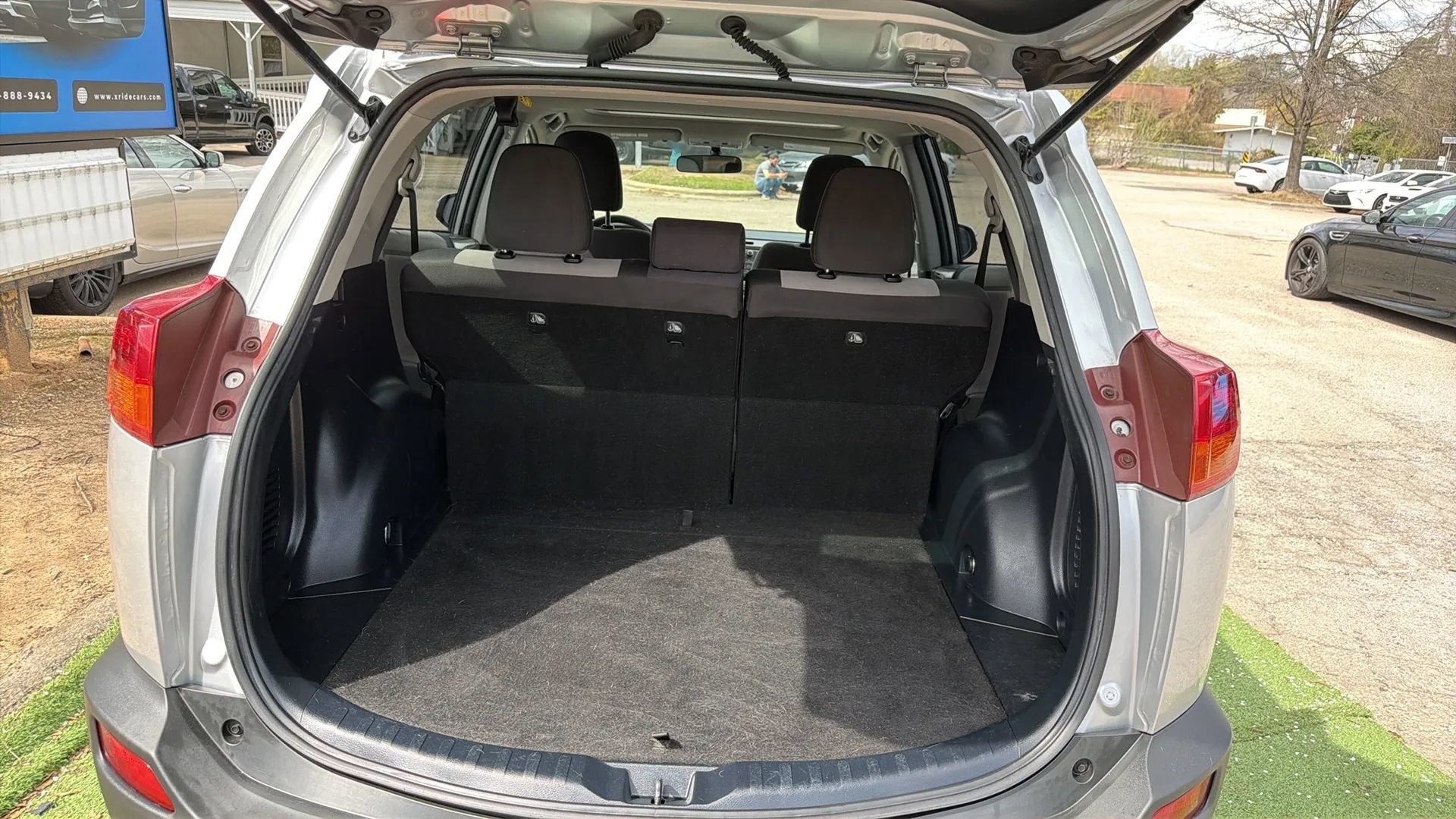Used 2013 Toyota RAV4 XLE AWD/4WD image 16