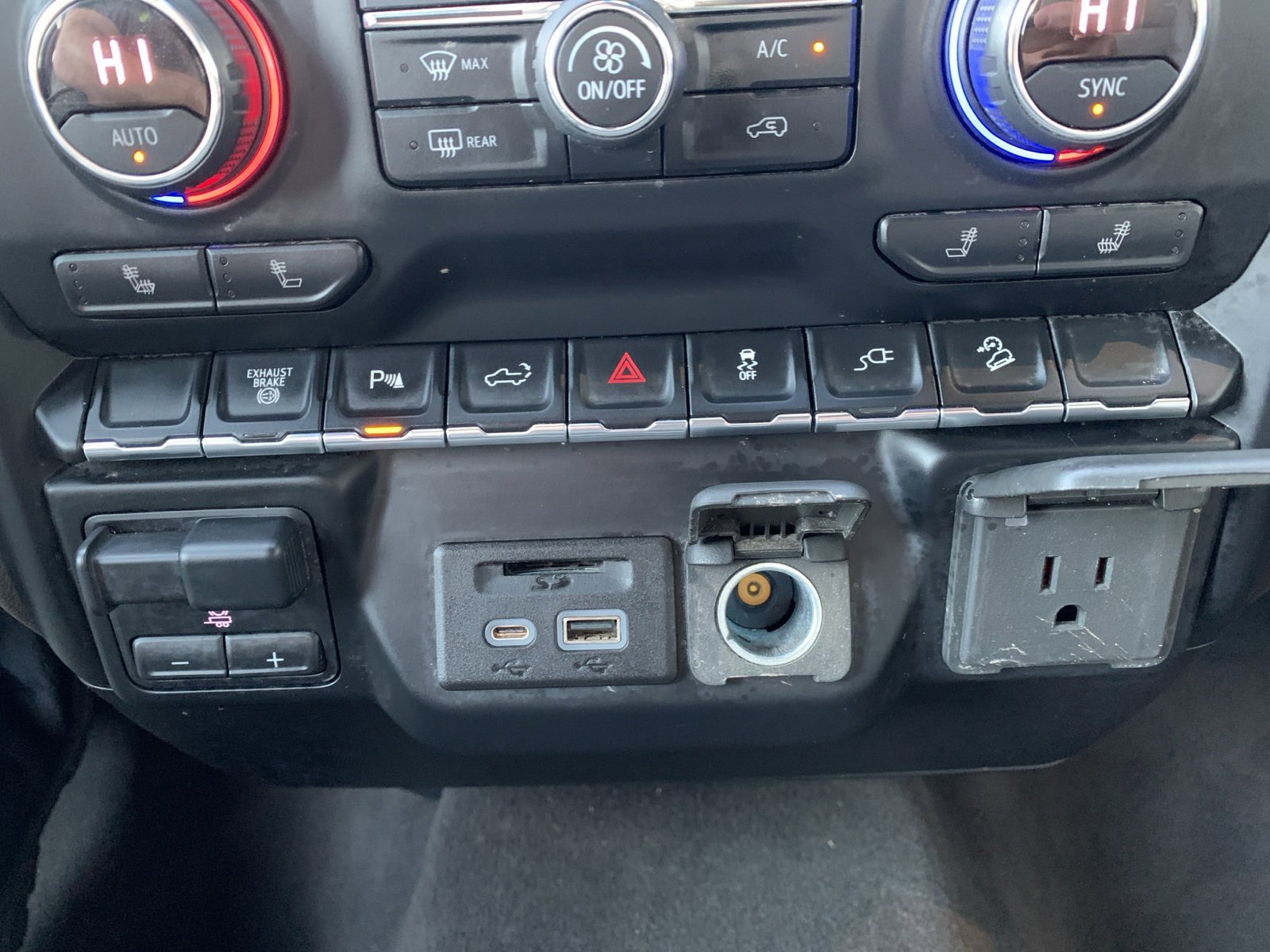 Used 2020 Chevrolet Silverado 2500 LT w/ All Star Edition image 28