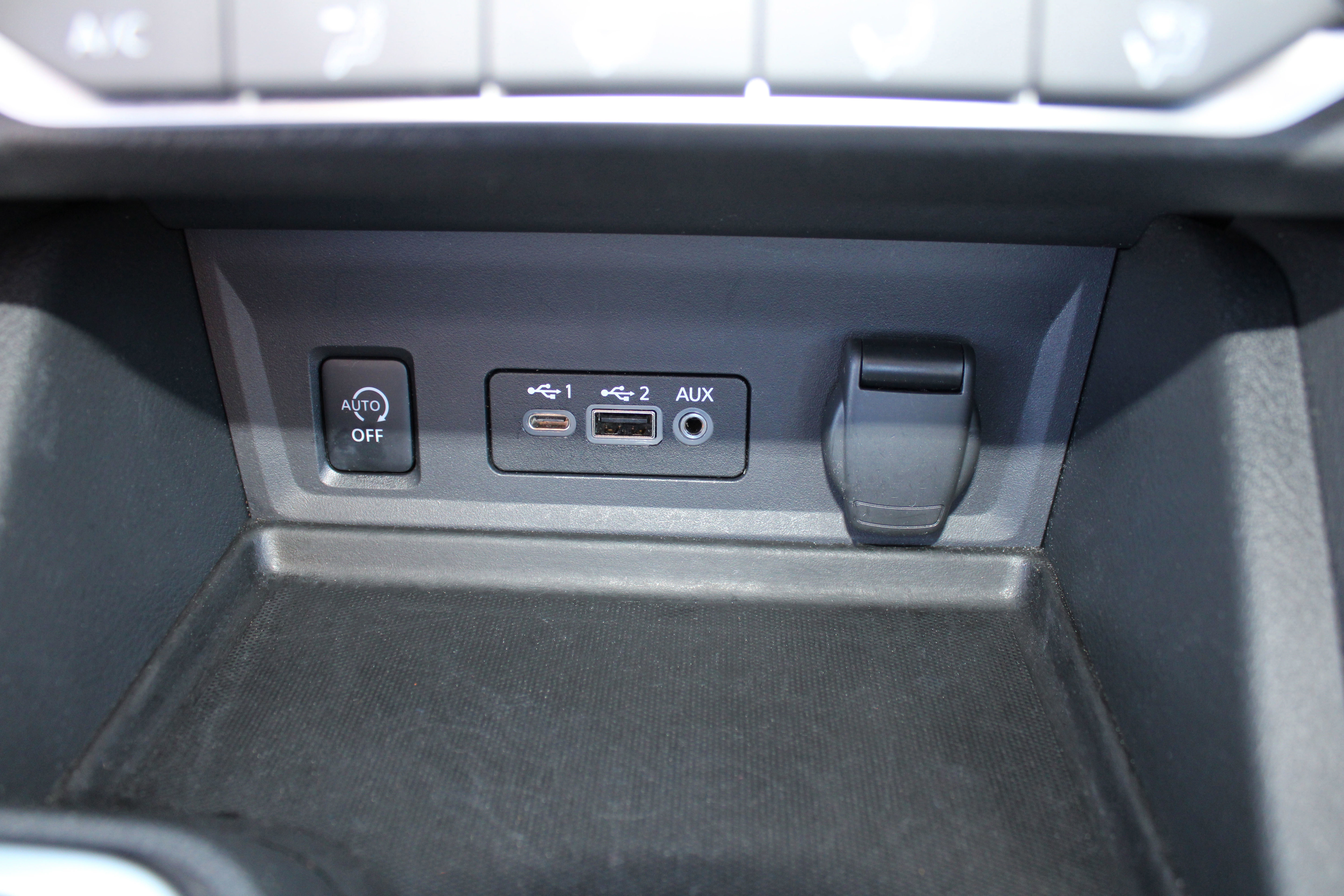Used 2025 Nissan Sentra SV image 31