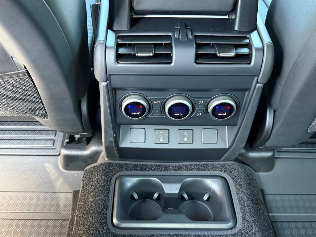 New 2026 Land Rover Defender 130 X-Dynamic SE image 39