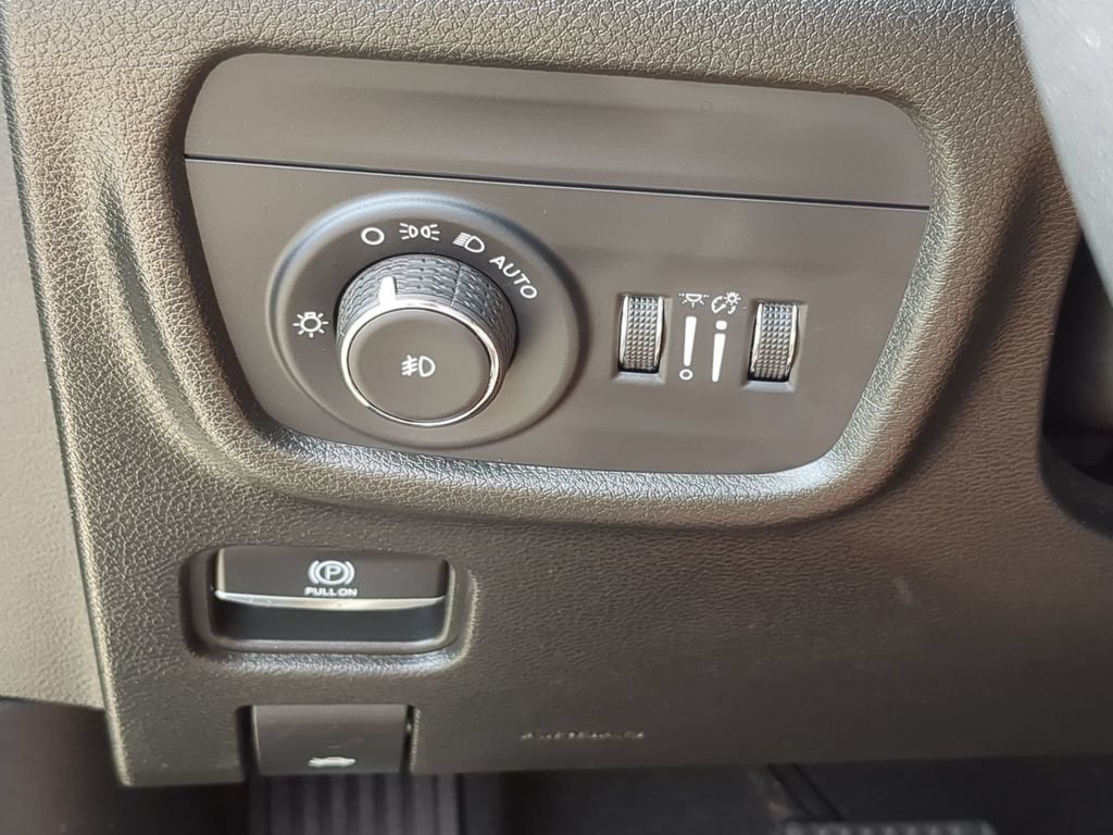 Used 2023 Jeep Grand Cherokee Limited AWD/4WD image 20