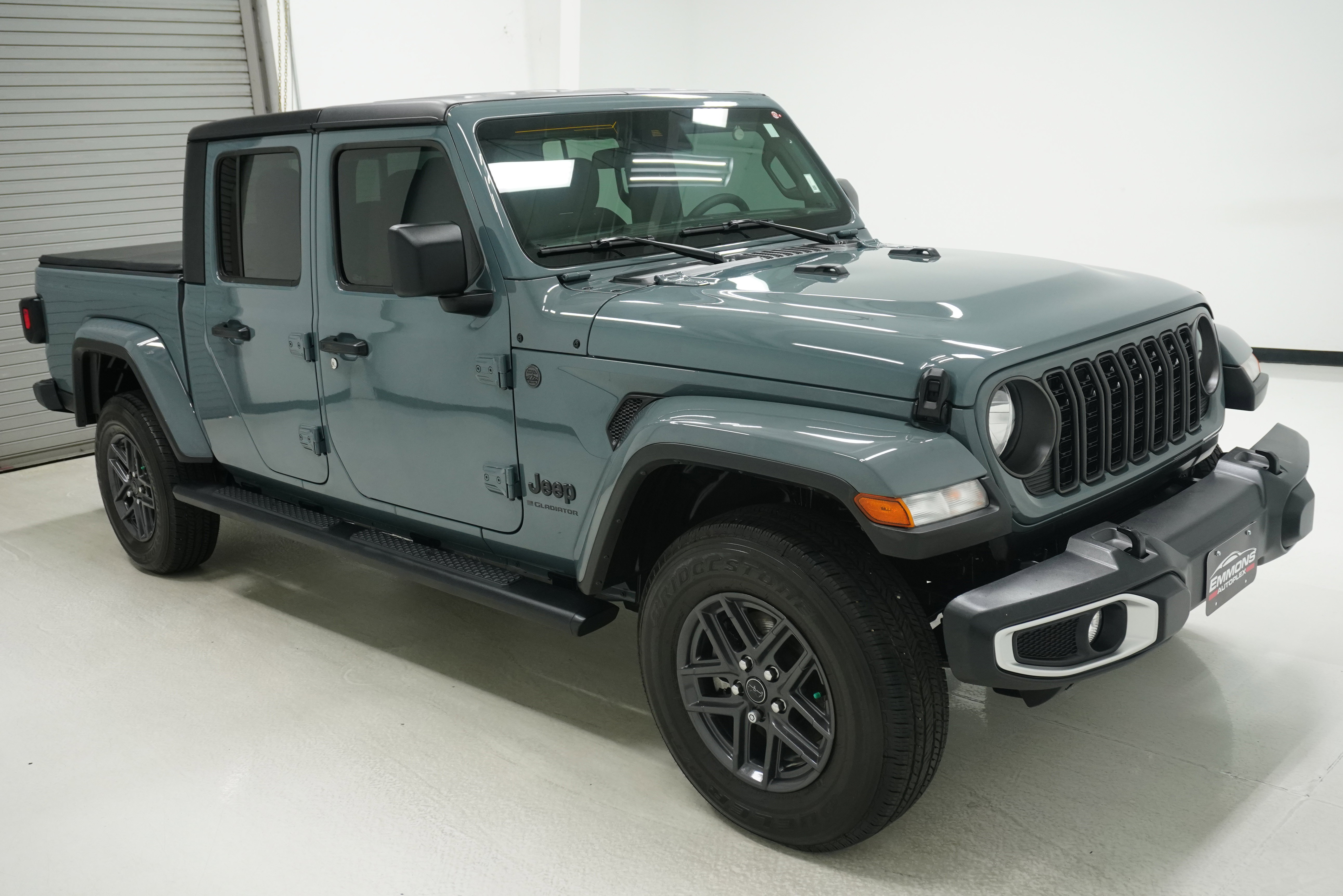Used 2024 Jeep Gladiator Sport AWD/4WD image 3