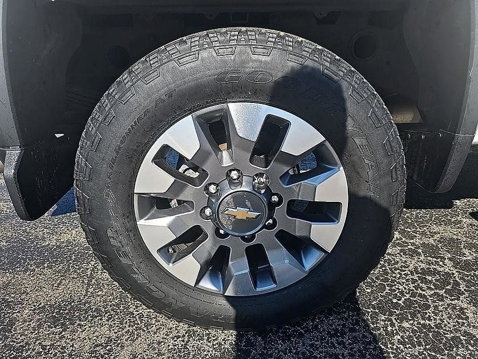 Used 2022 Chevrolet Silverado 2500 Custom w/ Custom Value Package AWD/4WD image 40