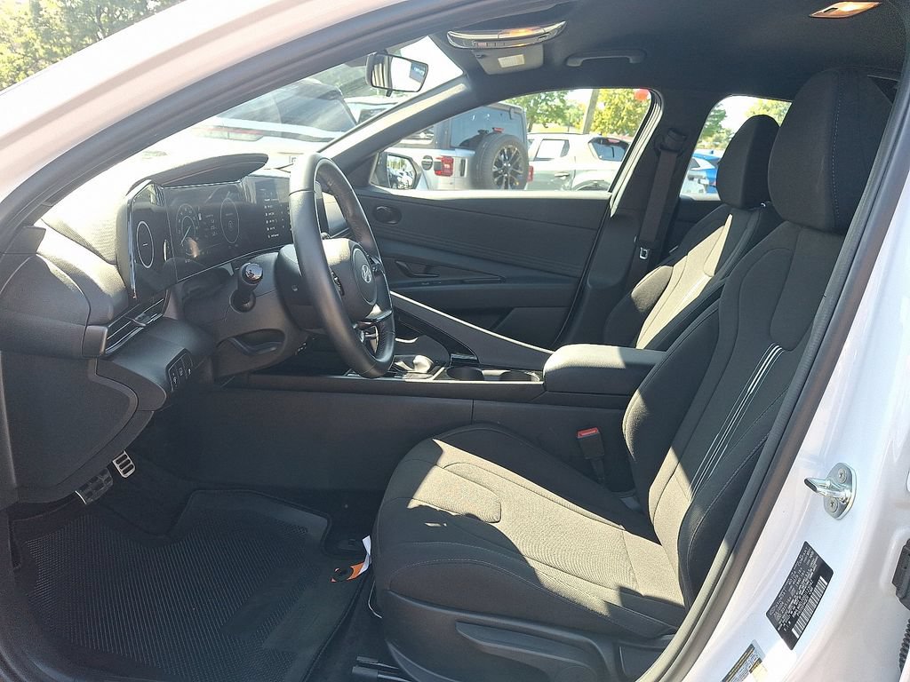 Used 2025 Hyundai Elantra SEL FWD image 14