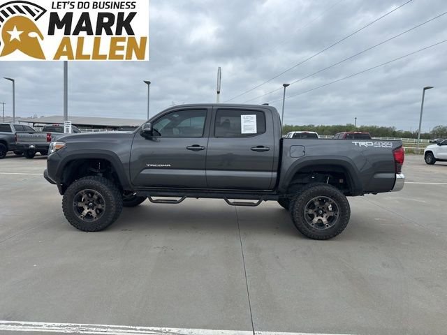 Used 2019 Toyota Tacoma TRD Off-Road image 3