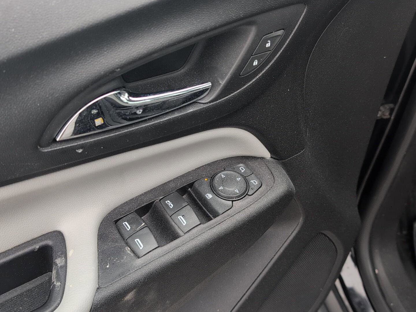 Used 2018 Chevrolet Equinox LS image 15