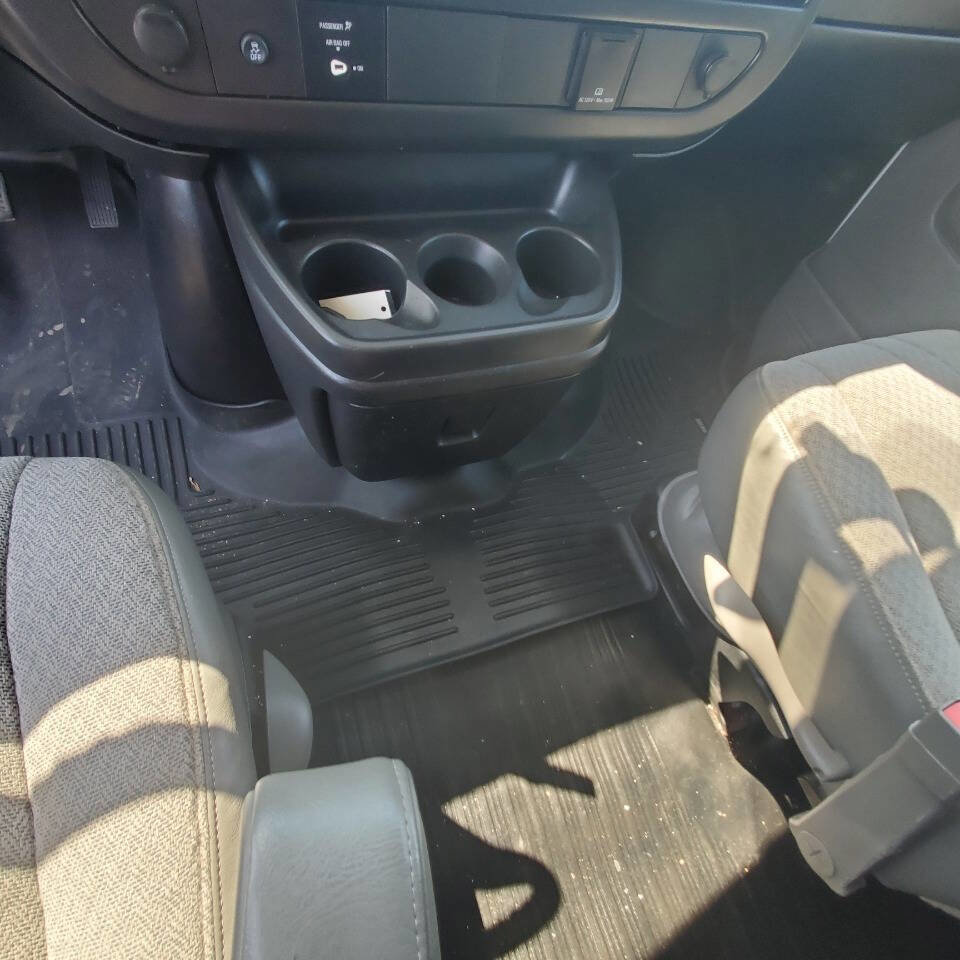 Used 2015 GMC Savana 2500 image 17