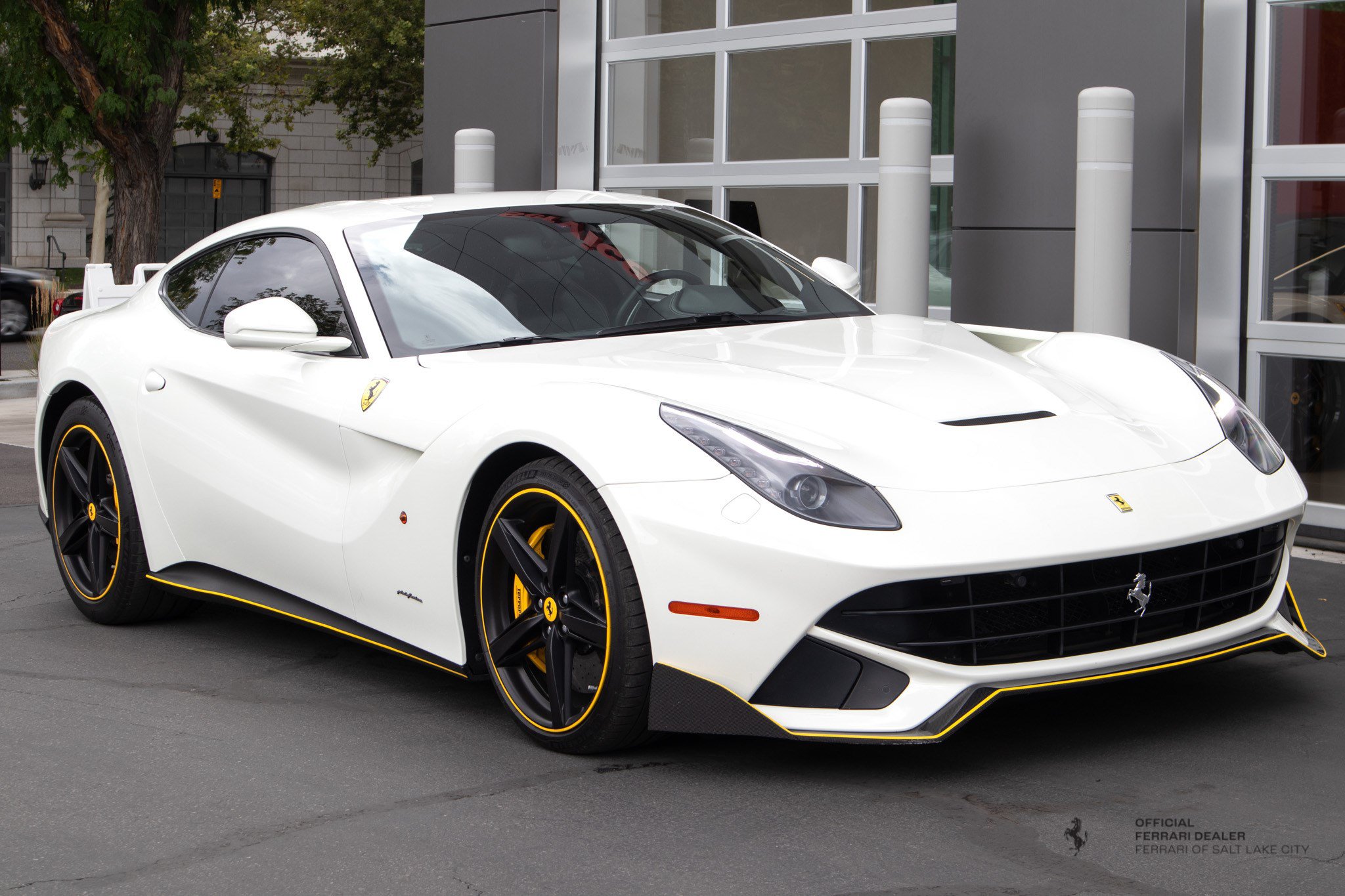 Used 2015 Ferrari F12 Berlinetta RWD image 8