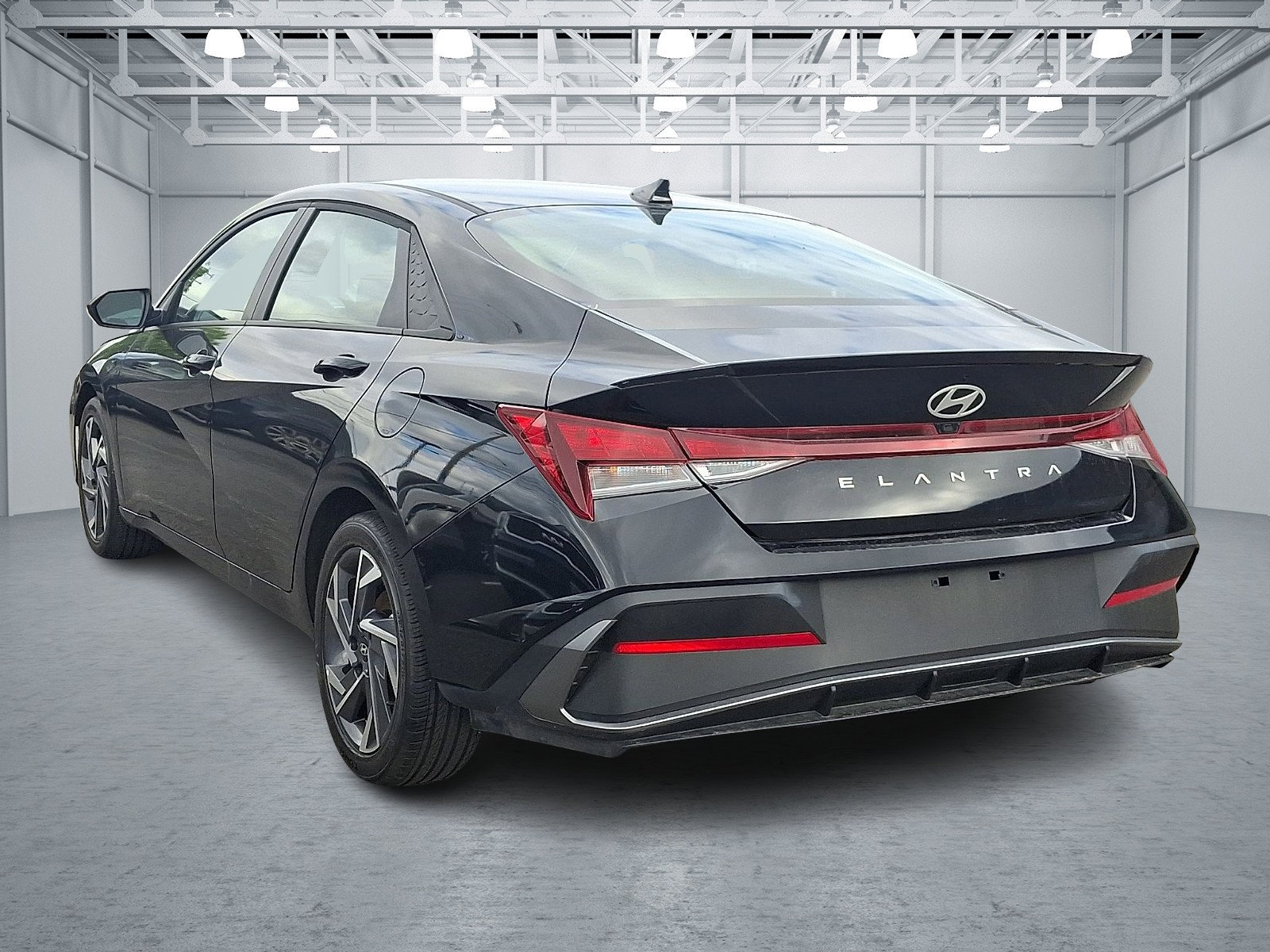 Certified 2025 Hyundai Elantra Sport FWD image 4