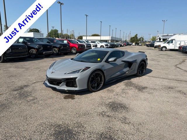 Used 2025 Chevrolet Corvette E-Ray w/ Stealth Interior Trim Package AWD/4WD image 7