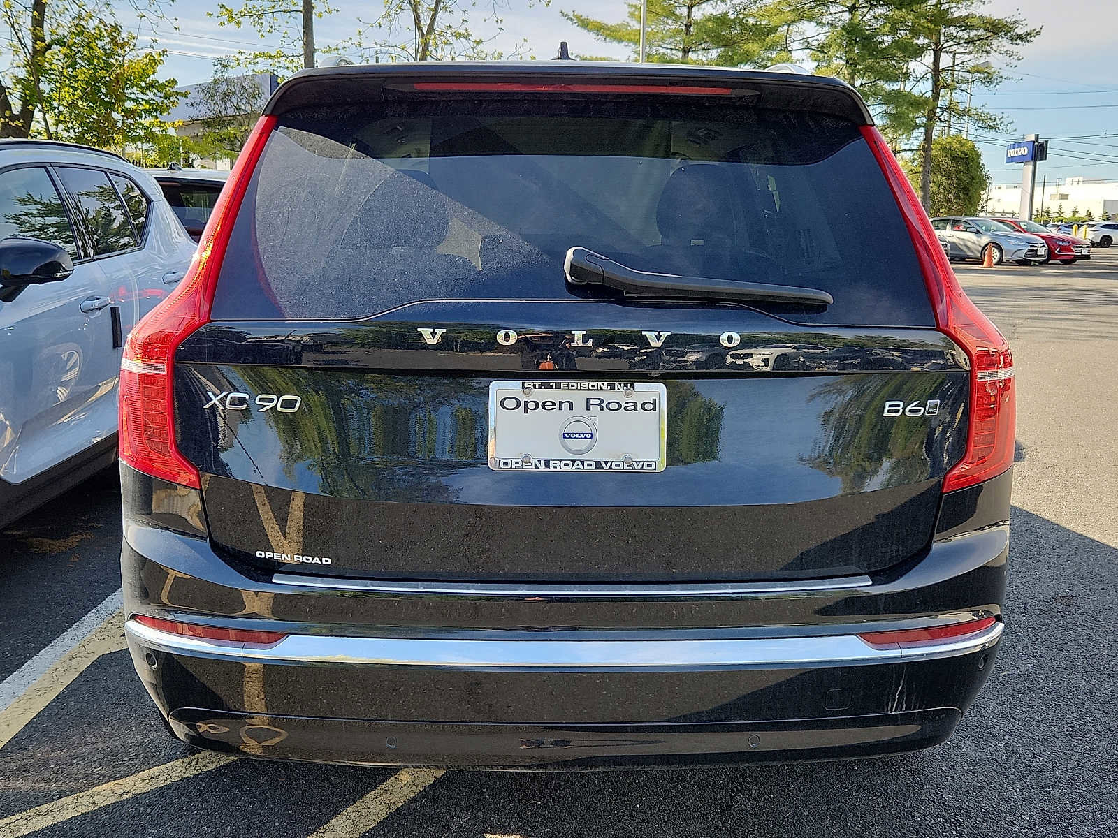 Used 2025 Volvo XC90 B6 Ultra w/ Protection Package Premier AWD/4WD image 2