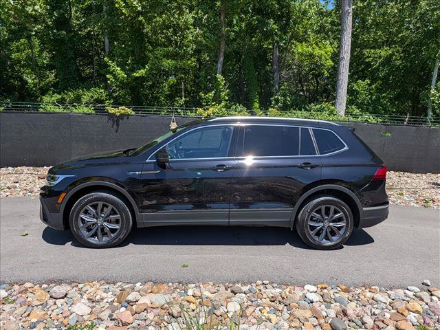 Certified 2023 Volkswagen Tiguan SE AWD/4WD image 2