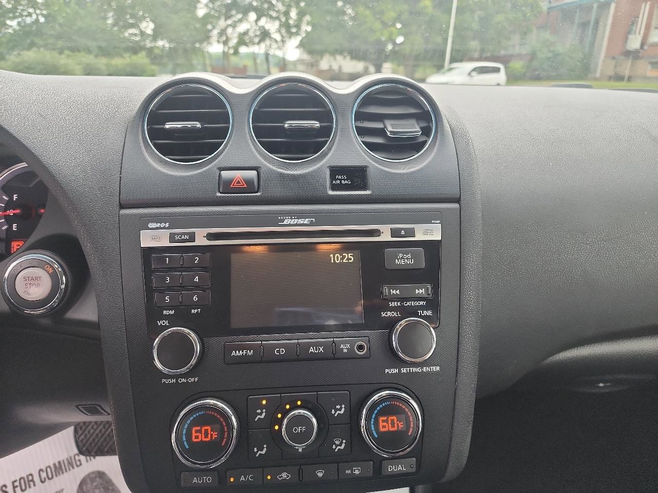 Used 2011 Nissan Altima 3.5 SR w/ 3.5SR Premium Pkg image 16