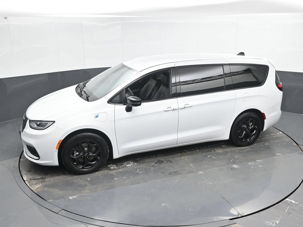 Used 2024 Chrysler Pacifica Limited FWD image 43