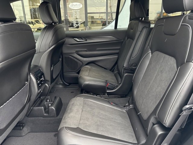 New 2025 Jeep Grand Cherokee L Altitude image 18