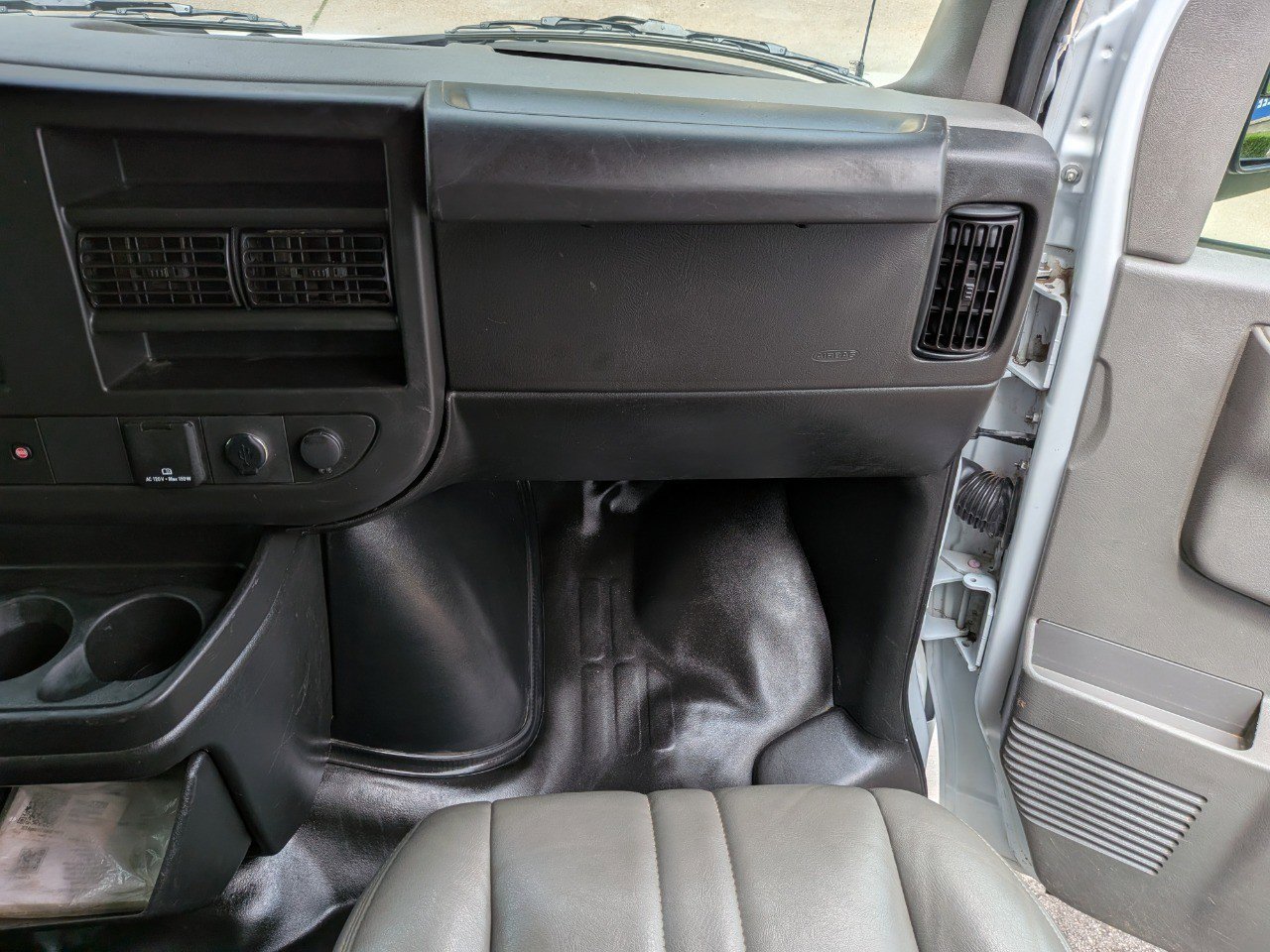 Used 2023 Chevrolet Express 3500 LS RWD image 10