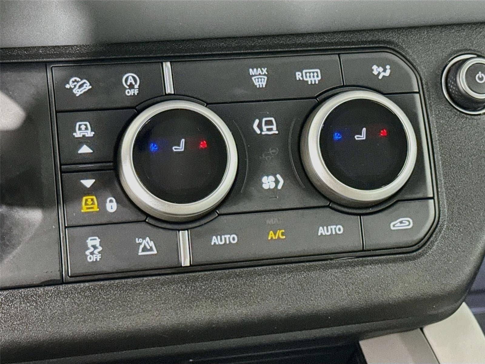 Used 2025 Land Rover Defender 110 X AWD/4WD image 23