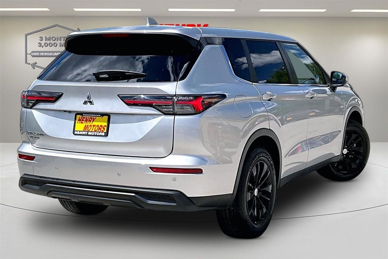Used 2025 Mitsubishi Outlander ES AWD/4WD image 7
