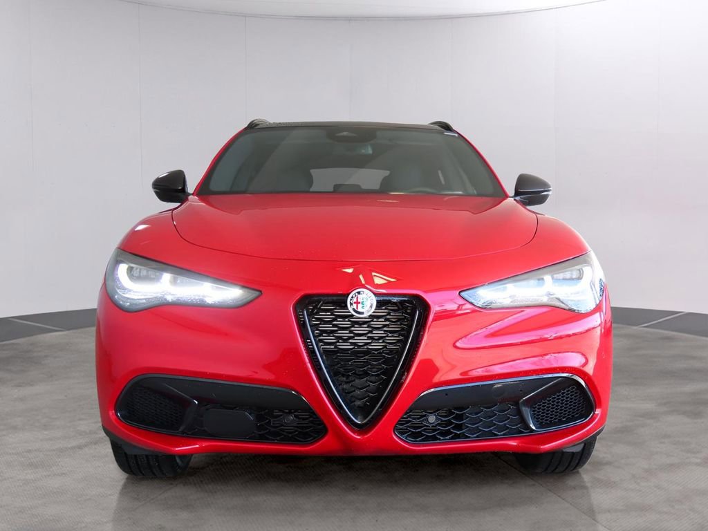 New 2025 Alfa Romeo Stelvio Sprint image 2