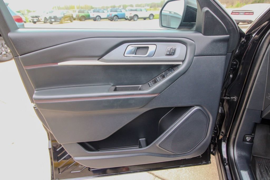 Used 2025 Ford Explorer ST-Line w/ Premium Package image 13