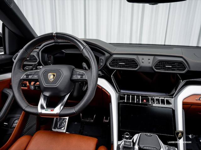 Used 2022 Lamborghini Urus AWD/4WD image 33