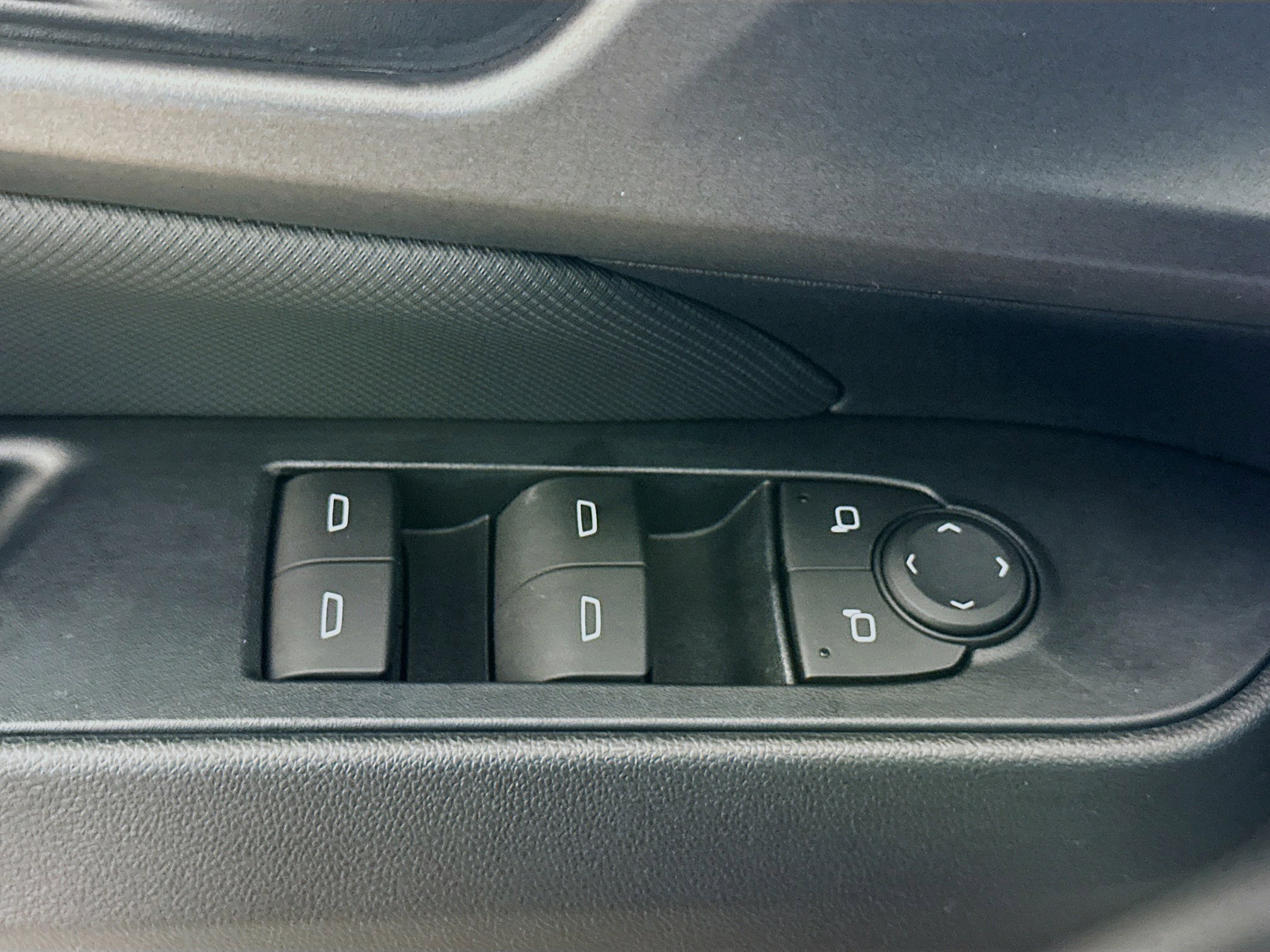 Used 2025 Chevrolet Equinox EV LT image 15