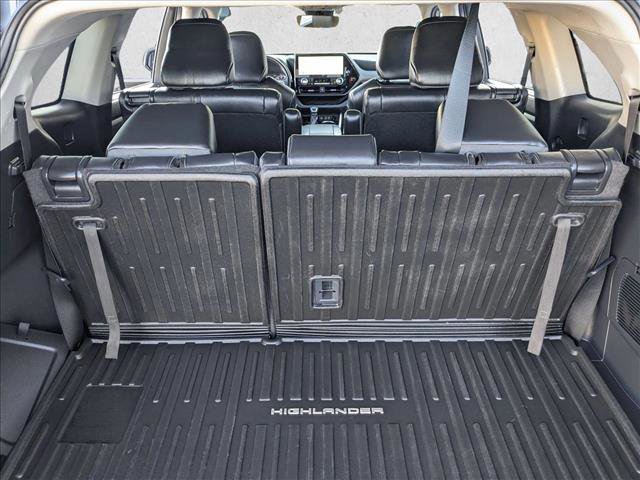 Used 2024 Toyota Highlander XLE image 6