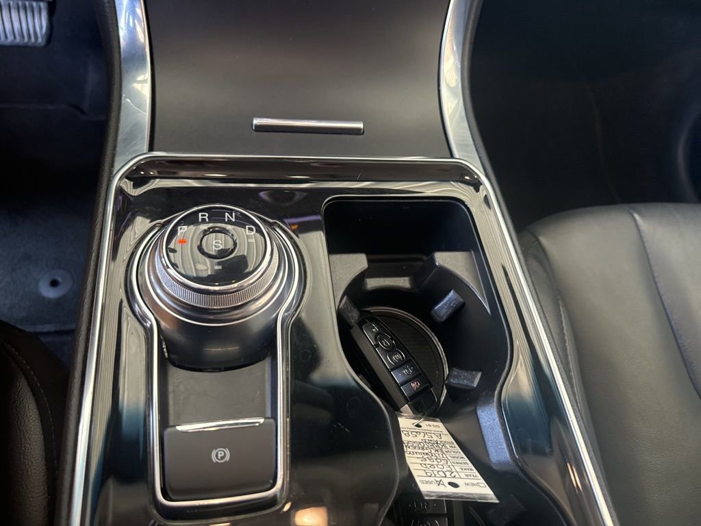 Used 2019 Ford Edge Titanium w/ Class II Trailer Tow Package AWD/4WD image 14
